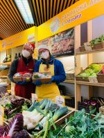 ‘Tis the Season for Christmas at Farmers Markets